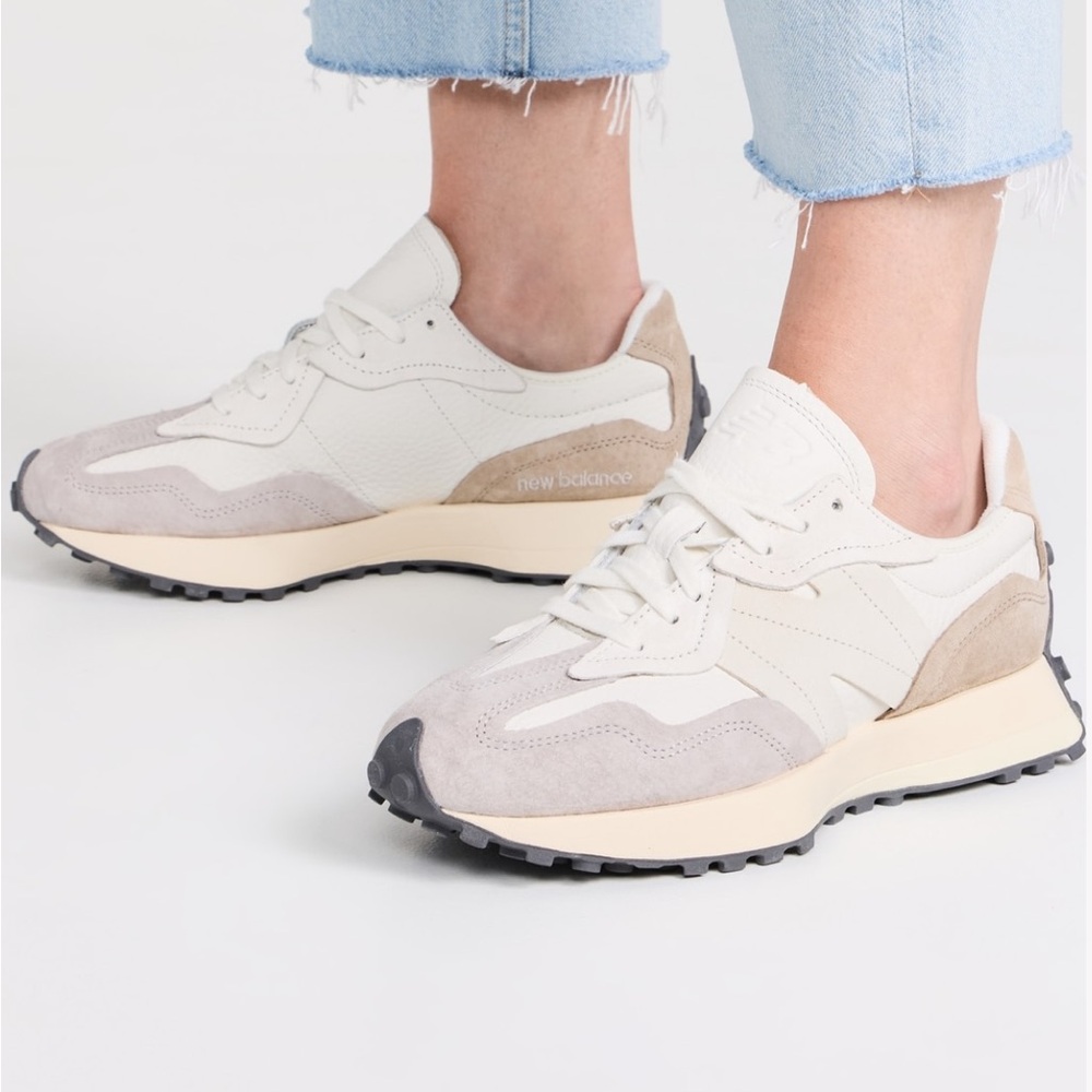BRAND NEW New Balance 327 Sneakers
